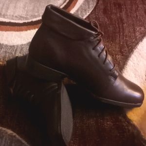 St John's Bay Brown dress boot w short heel